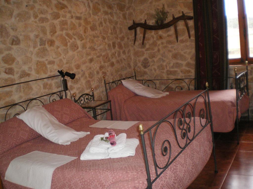 Masia Del Aragones Penarroya De Tastavins Room photo